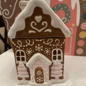 NWT Peppermint & Pine Pink Christmas Gingerbread House Ceramic Cookie Jar 9.5"